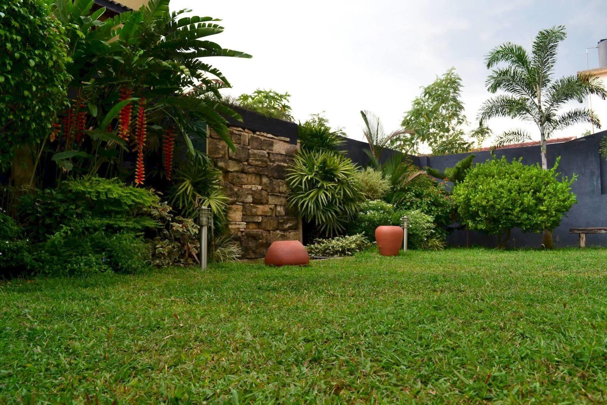 Oyo 437 Amali Residence Nugegoda Buitenkant foto