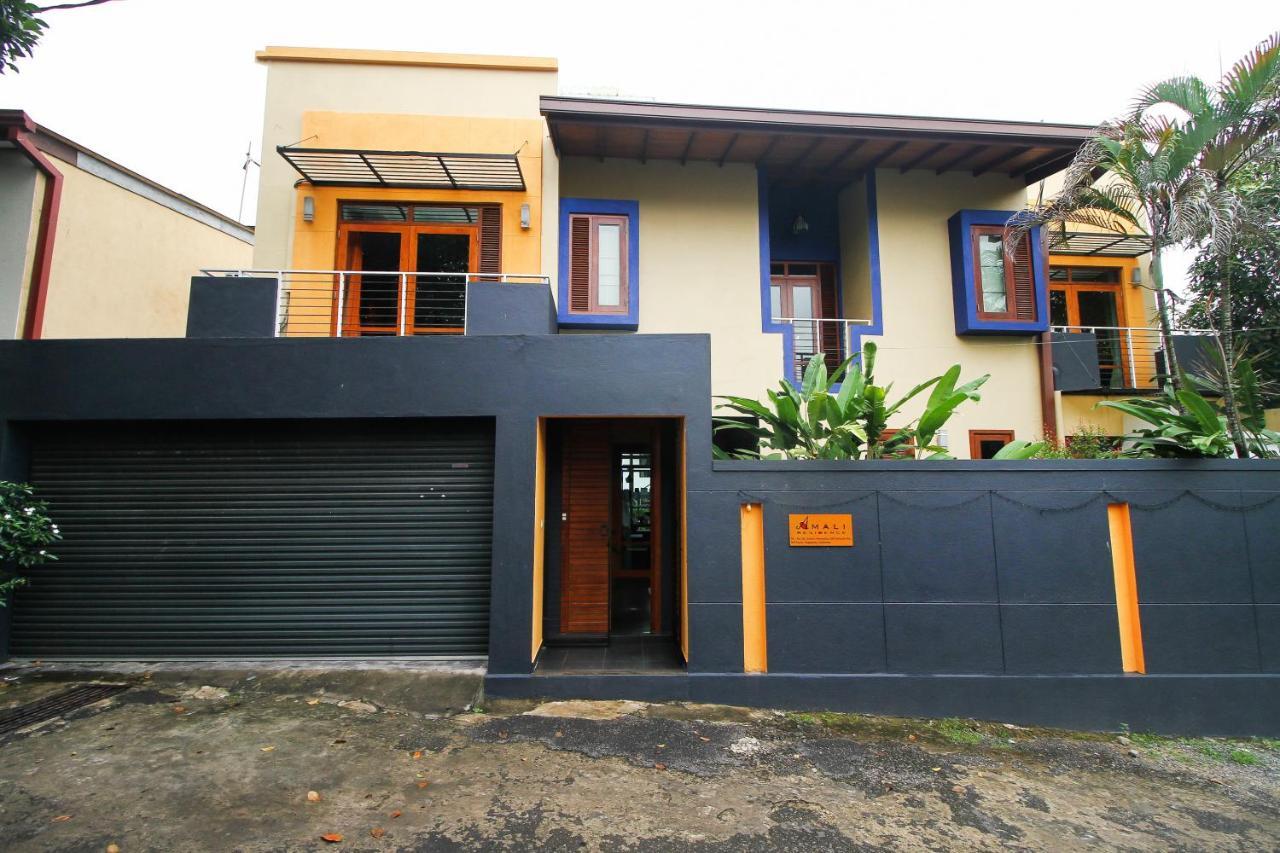 Oyo 437 Amali Residence Nugegoda Buitenkant foto